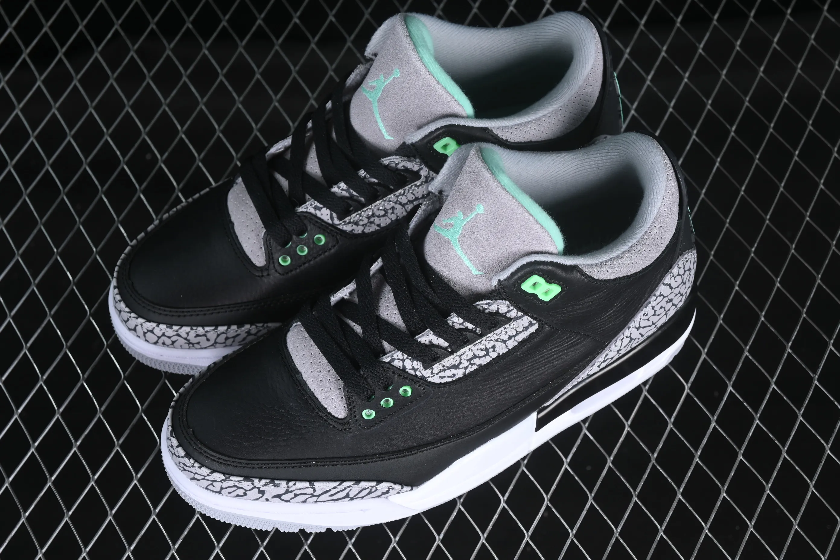 All categories Air Jordan Jordan series basketball shoes Air Jordan 3 Air Jordan 3 "Green Glow" AJ3 Joe 3 black and green full head layer CT8532-031